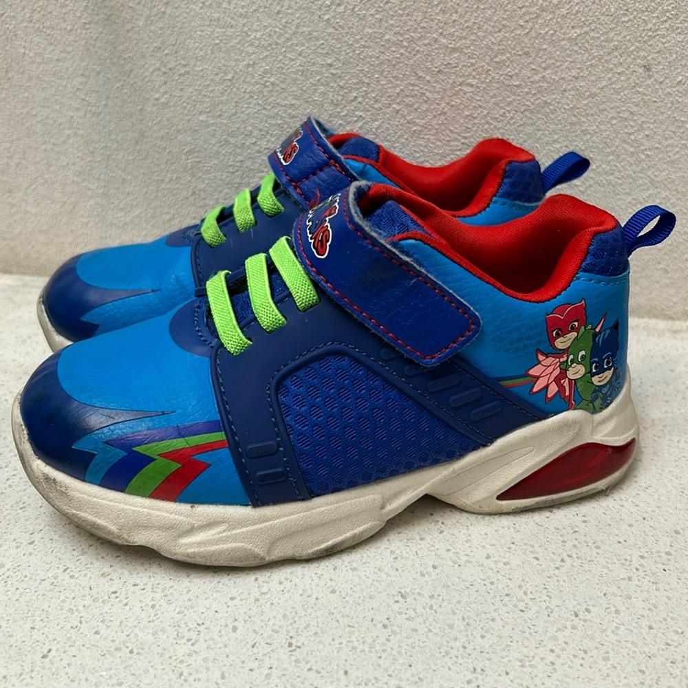 🦋 PJ Masks Light Up Sneakers for little boys size 10!